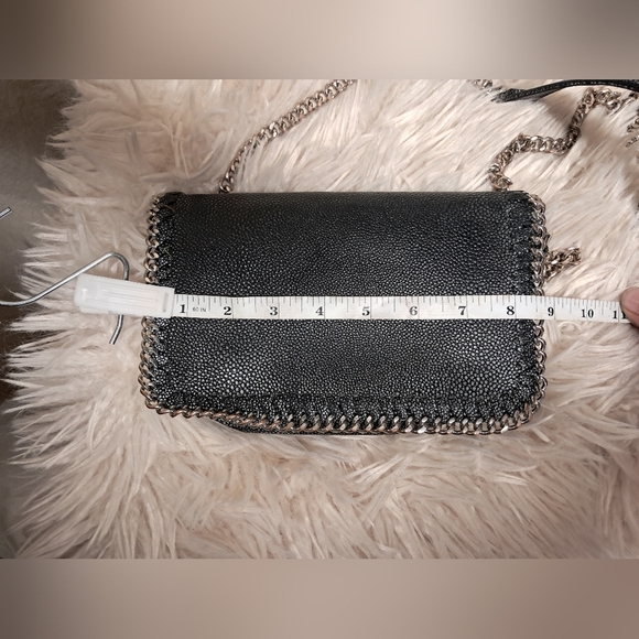 Sondra Roberts Silver Chain Leather Crossbody Bag - Picture 4 of 7